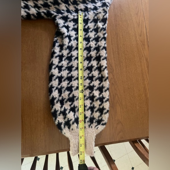 Kendall & Kylie Cropped Fuzzy Cardigan, Small - Picture 5 of 7